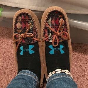 Minnetonka Slippers Women’s Size 10